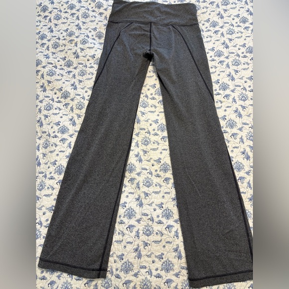 Athleta Yoga Pants Leggings Heathered Gray Size Medium Flared Leg - Picture 6 of 7